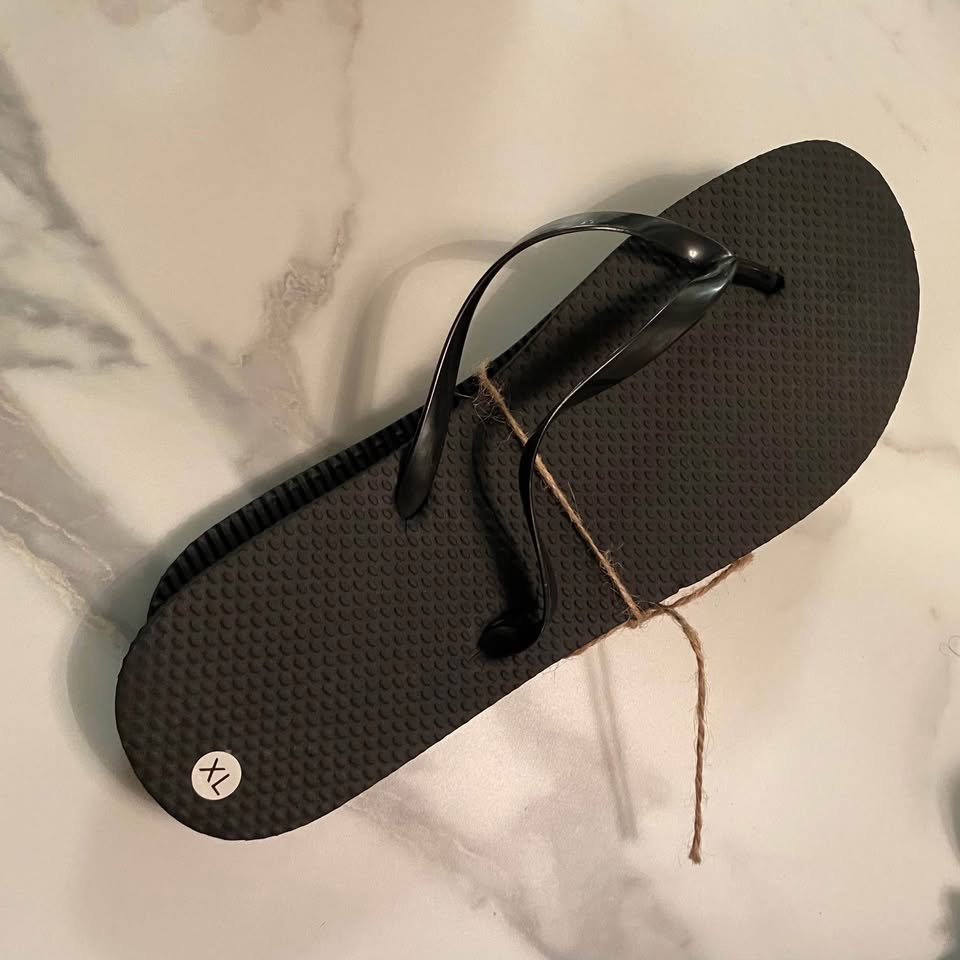NWT Flip Flop - Unisex, Size XL - photo 2