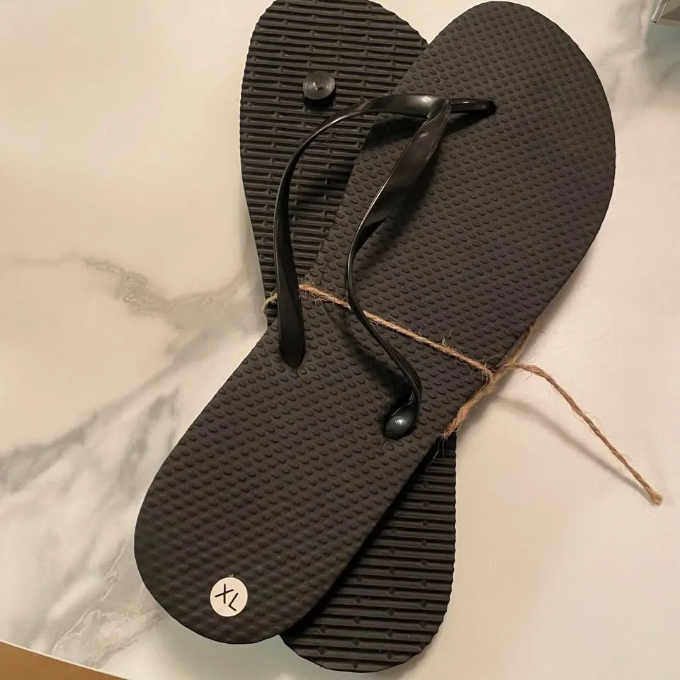 NWT Flip Flop - Unisex, Size XL image indicator(3)