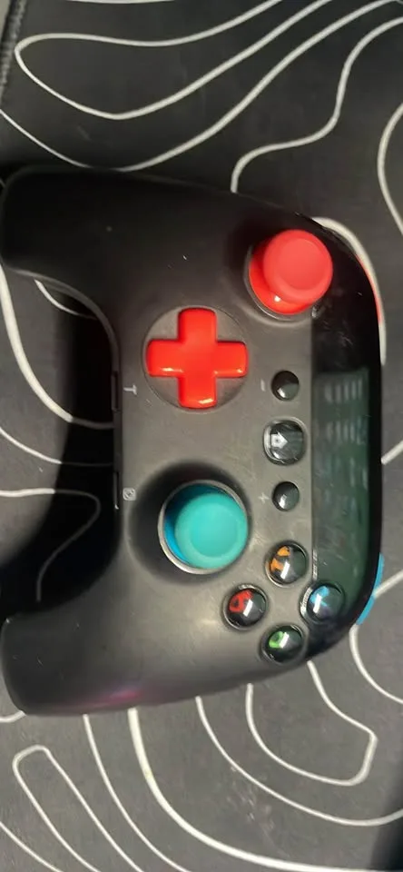 Selling Nintendo switch with 3 games and a controller image indicator(2)