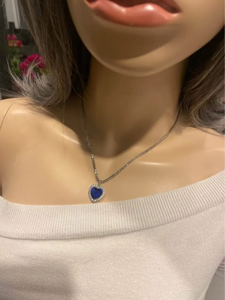 Titanic Heart of the Ocean Necklace image indicator(3)