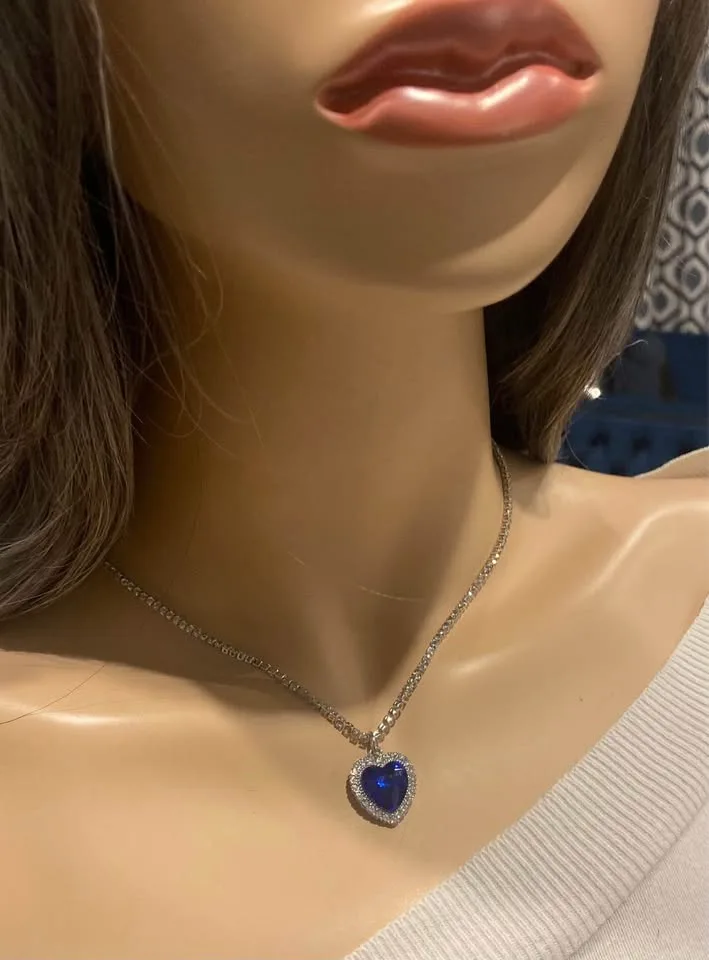Titanic Heart of the Ocean Necklace image indicator(5)