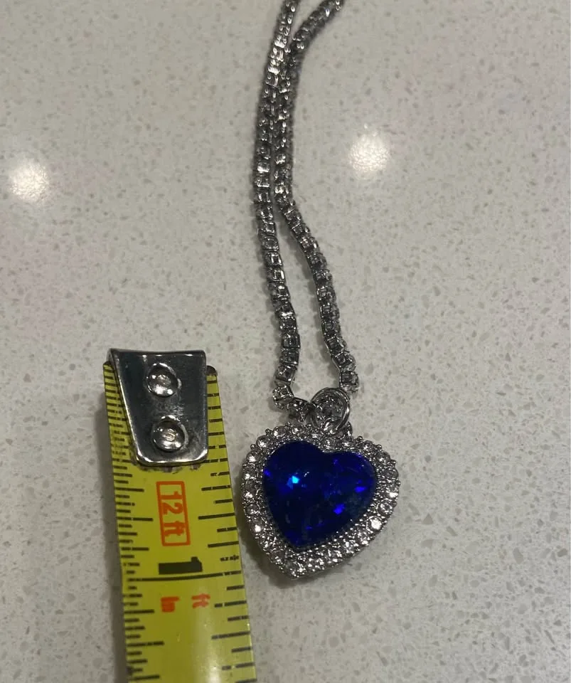 Titanic Heart of the Ocean Necklace image indicator(7)