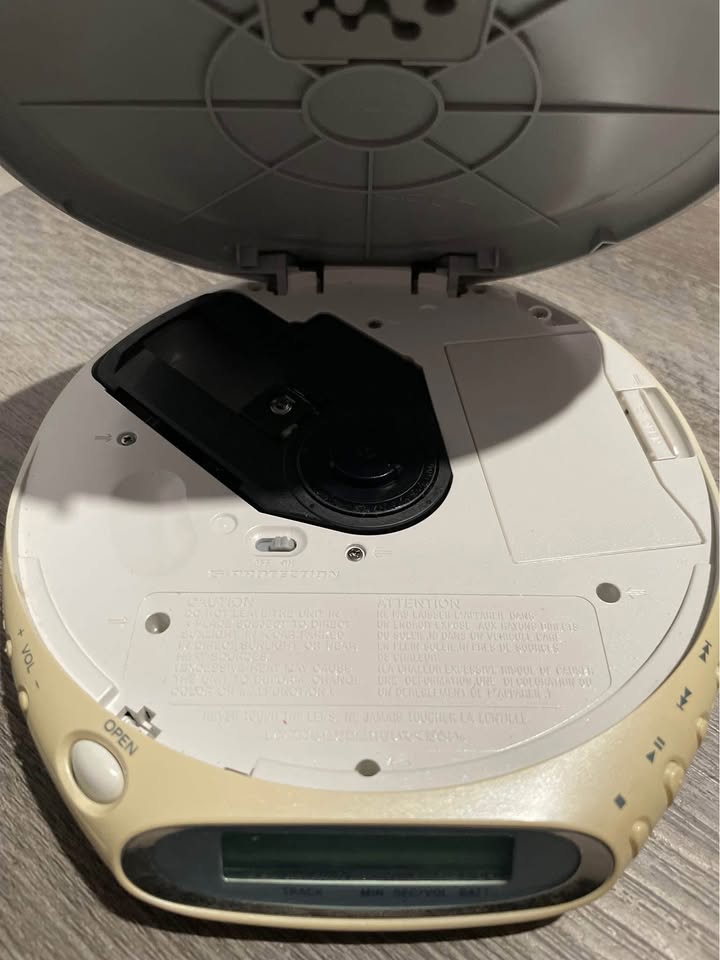 Sony Walkman CD player! ( Tested! ) - photo 2