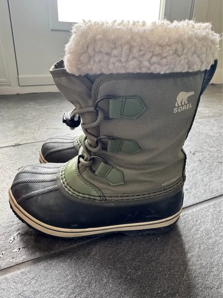 Kids Sorel Boots image indicator(2)