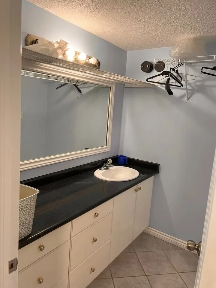 1 bed 1 bath House image indicator(2)