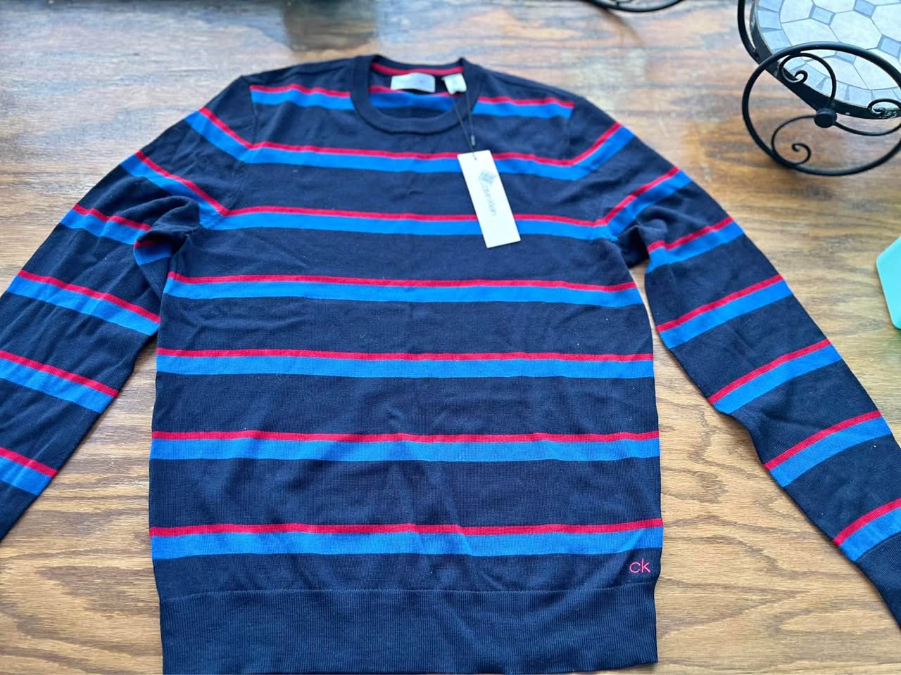Men’s sweater size M ( pick up near Dearborn & polk street)