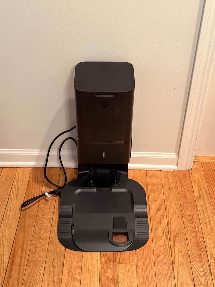 iRobot Roomba i7+ Robot Vacuum - photo 3