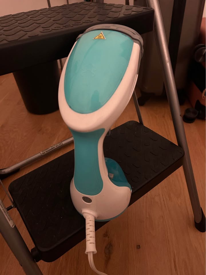 Handheld Clothes Steamer - photo 2