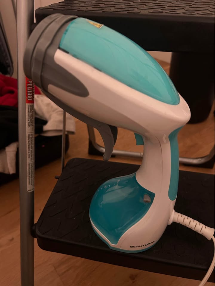 Handheld Clothes Steamer - photo 3