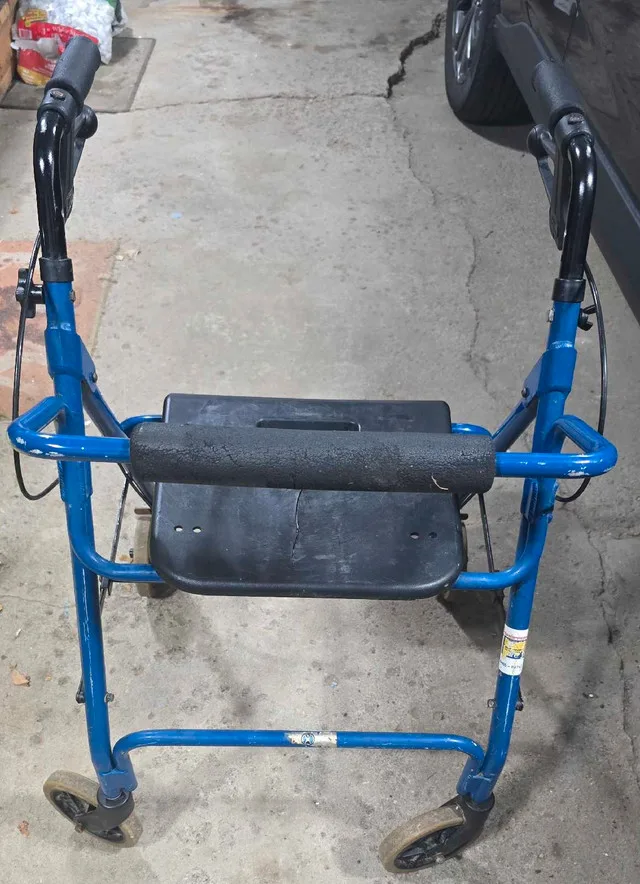 walker for mobility image indicator(2)