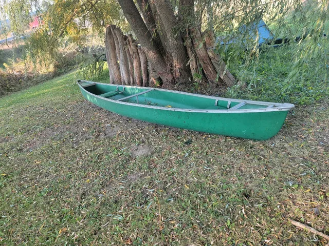 Coleman 17 foot canoe. Approx 50lbs thumbnail