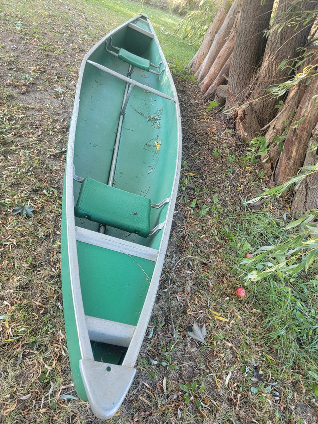 Coleman 17 foot canoe. Approx 50lbs - photo 2