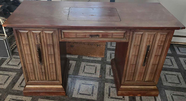 sewing table/storage - photo 3