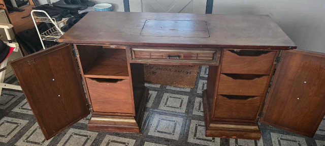 sewing table/storage - photo 5