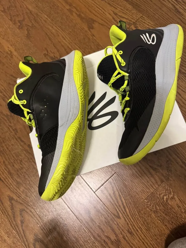 Curry 3Z6 basketball shoes size 11.5 image indicator(2)