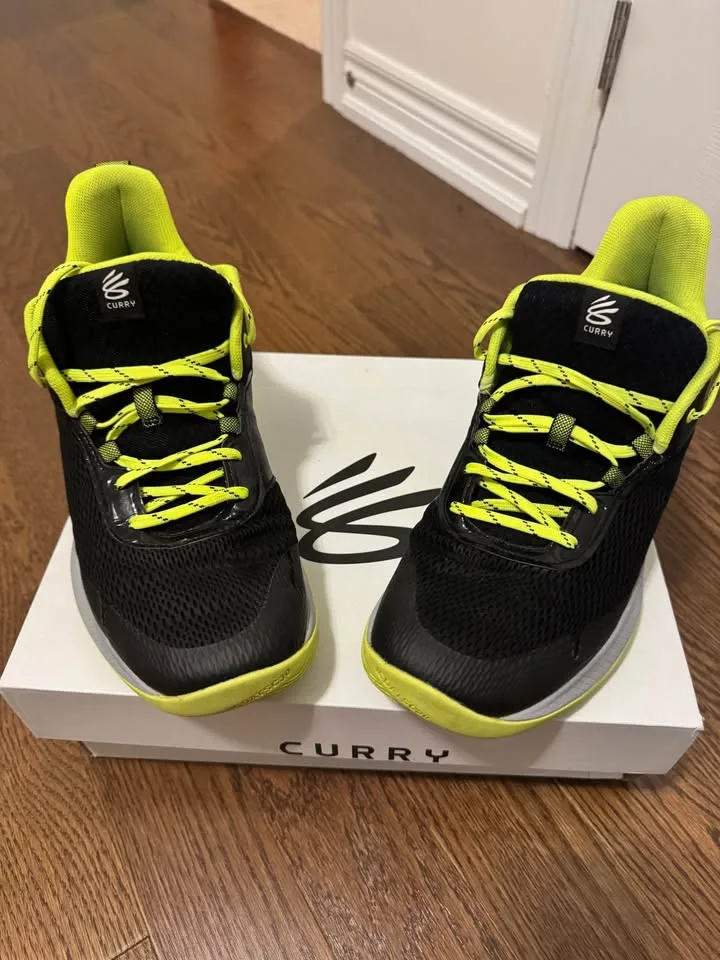 Curry 3Z6 basketball shoes size 11.5 image indicator(3)