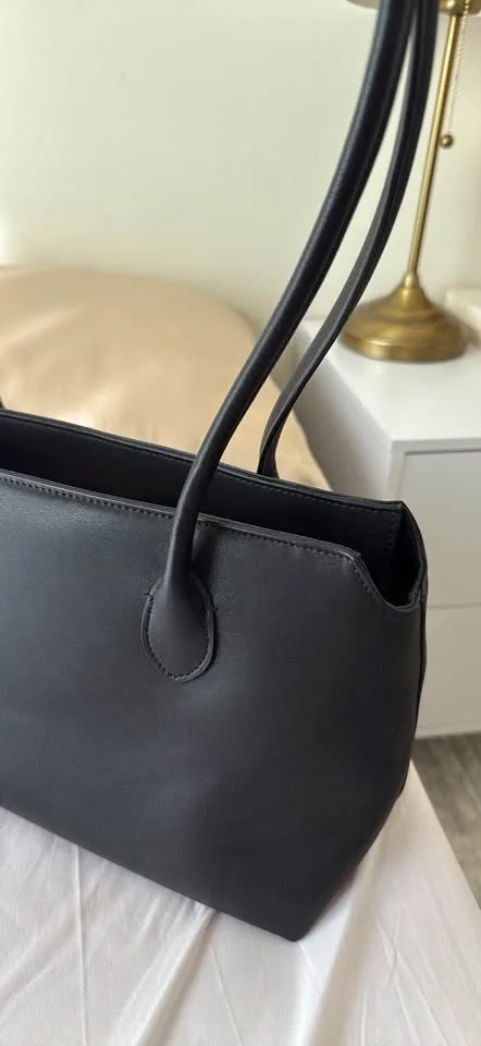 Row Minimalist Cowhide Leather Tote Bag image indicator(2)