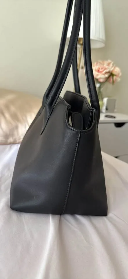 Row Minimalist Cowhide Leather Tote Bag image indicator(3)