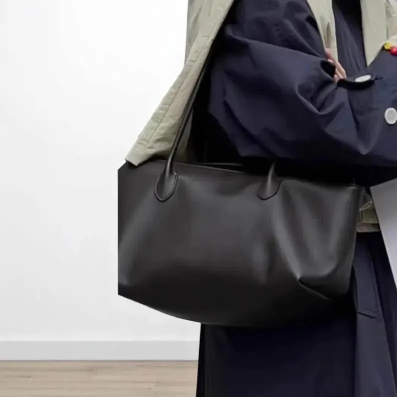 Row Minimalist Cowhide Leather Tote Bag image indicator(5)