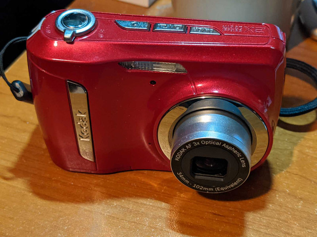 Kodak EasyShare C142 10.1MP Digital Camera - Red