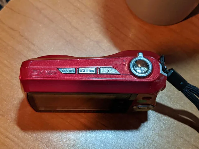 Kodak EasyShare C142 10.1MP Digital Camera - Red image indicator(2)