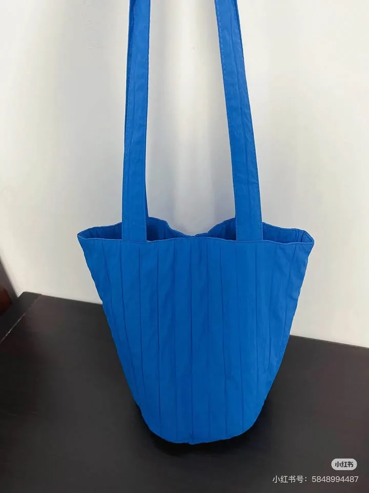 Bright blue long straps shoulder bag image indicator(3)