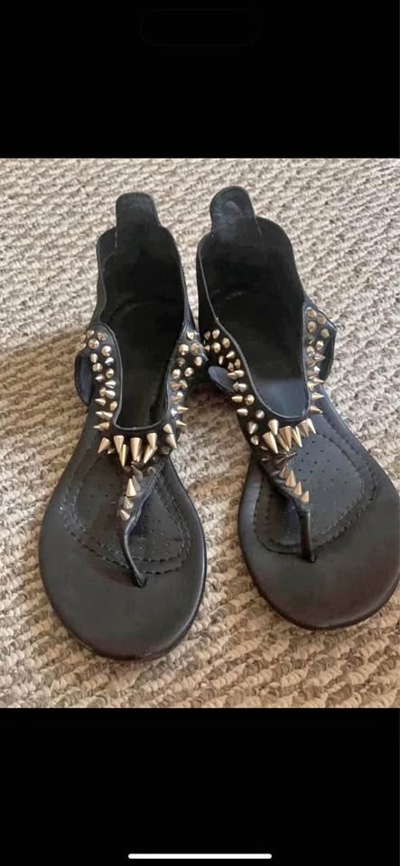 Women’s 8.5 Goth Spiked Sandals