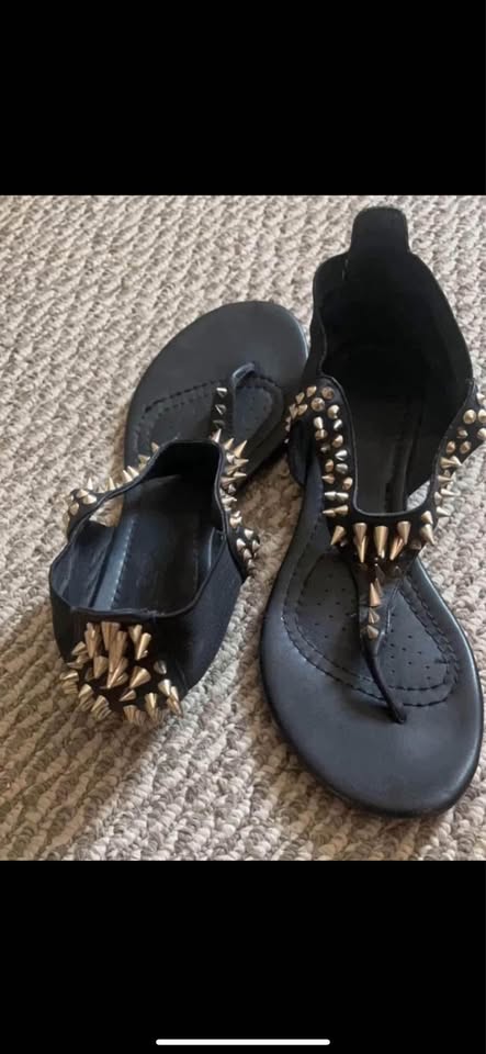 Women’s 8.5 Goth Spiked Sandals - photo 2