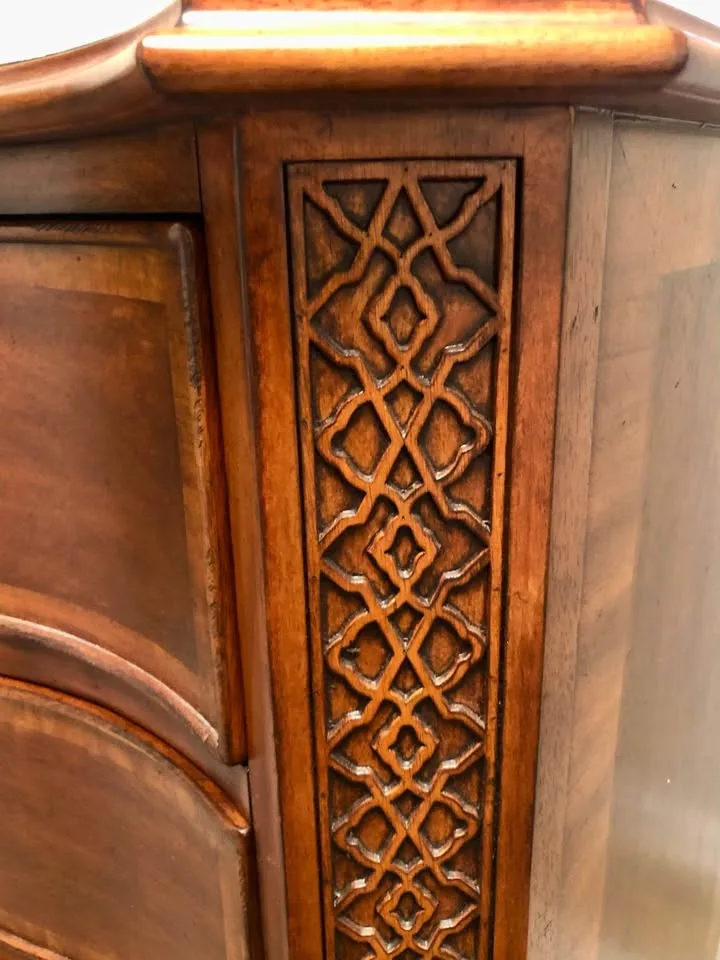 ASHLEY FURNITURE LAVINTON MAHOGANY CHEST image indicator(3)