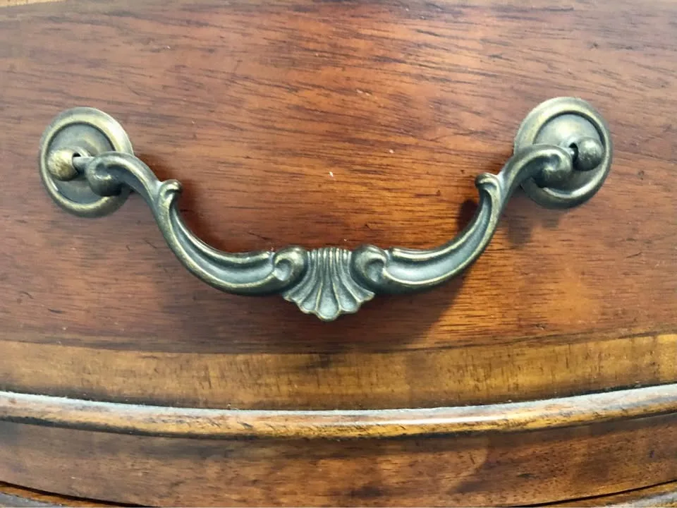 ASHLEY FURNITURE LAVINTON MAHOGANY CHEST image indicator(4)