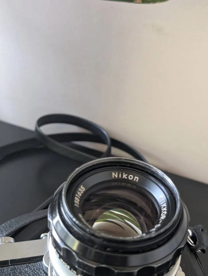 Vintage Japanese 35mm Film Camera w/ 50mm f/1.4 Lens image indicator(4)