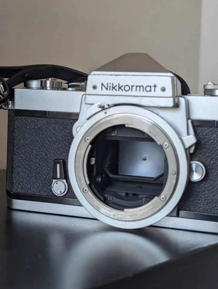 Vintage Japanese 35mm Film Camera w/ 50mm f/1.4 Lens image indicator(7)