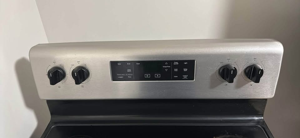 Whirlpool Range - photo 3