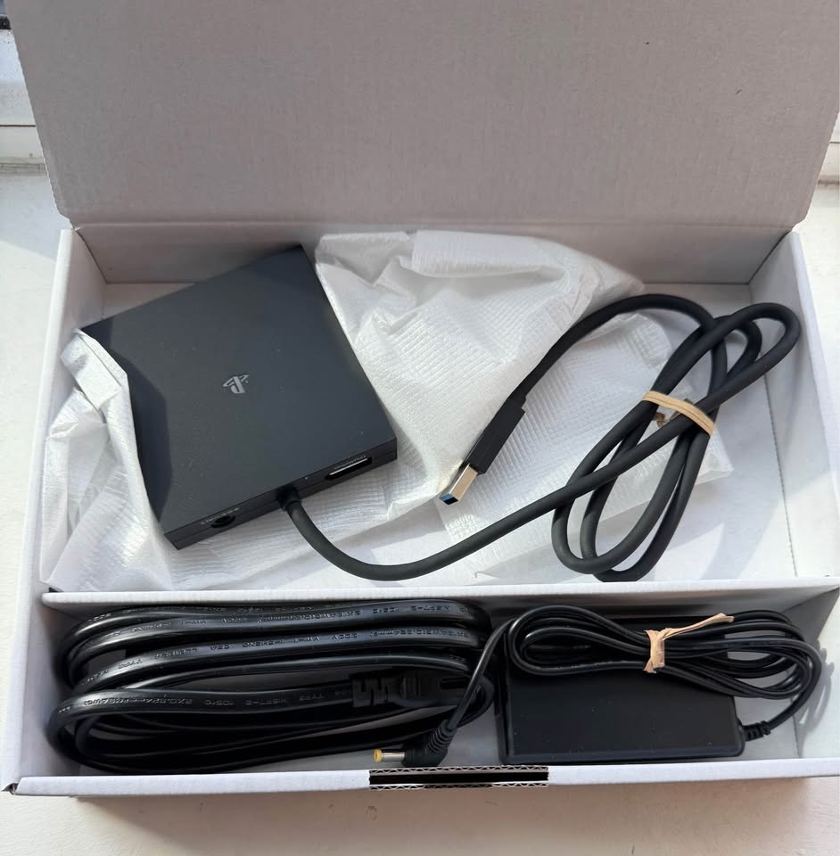 PSVR 2 COMPLETE SET W/ PC ADAPTER - photo 5