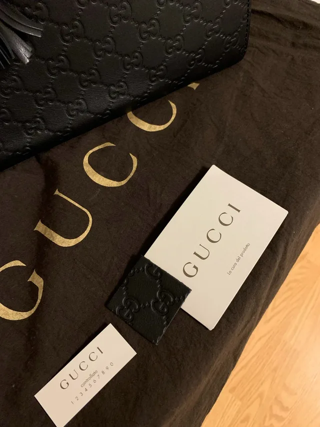 Authentic medium Gucci purse image indicator(2)