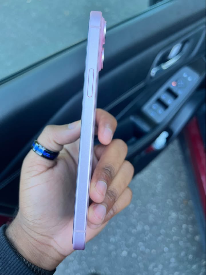 Pink iPhone 15 Plus 128GB ICloud Locked - photo 4