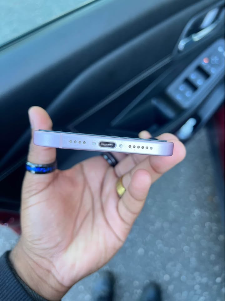 Pink iPhone 15 Plus 128GB ICloud Locked - photo 5