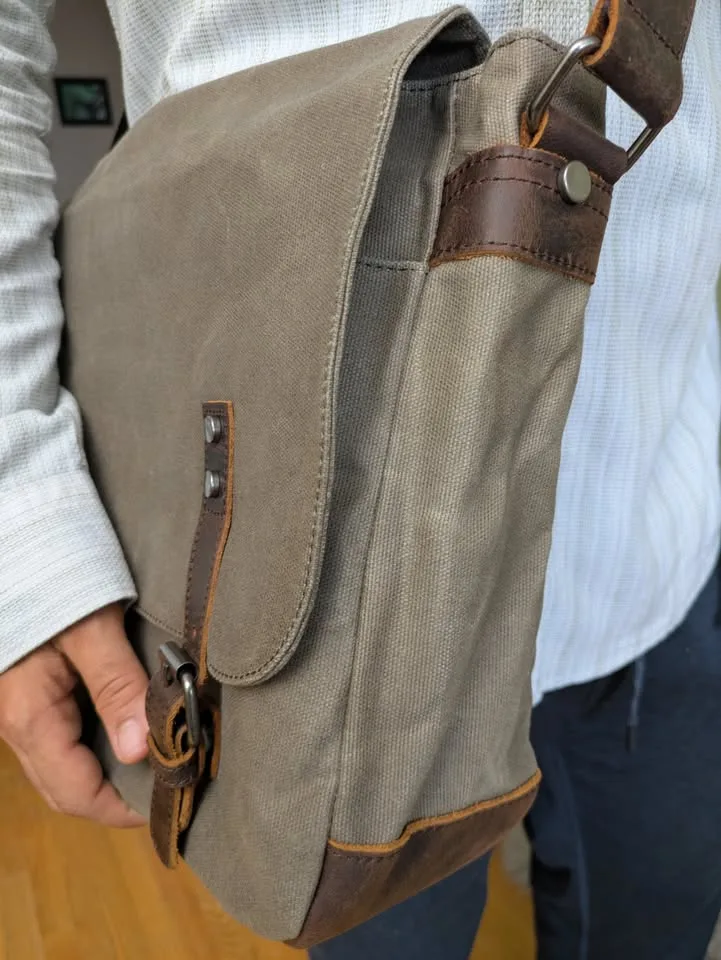 Men's Messenger Laptop Bag image indicator(5)