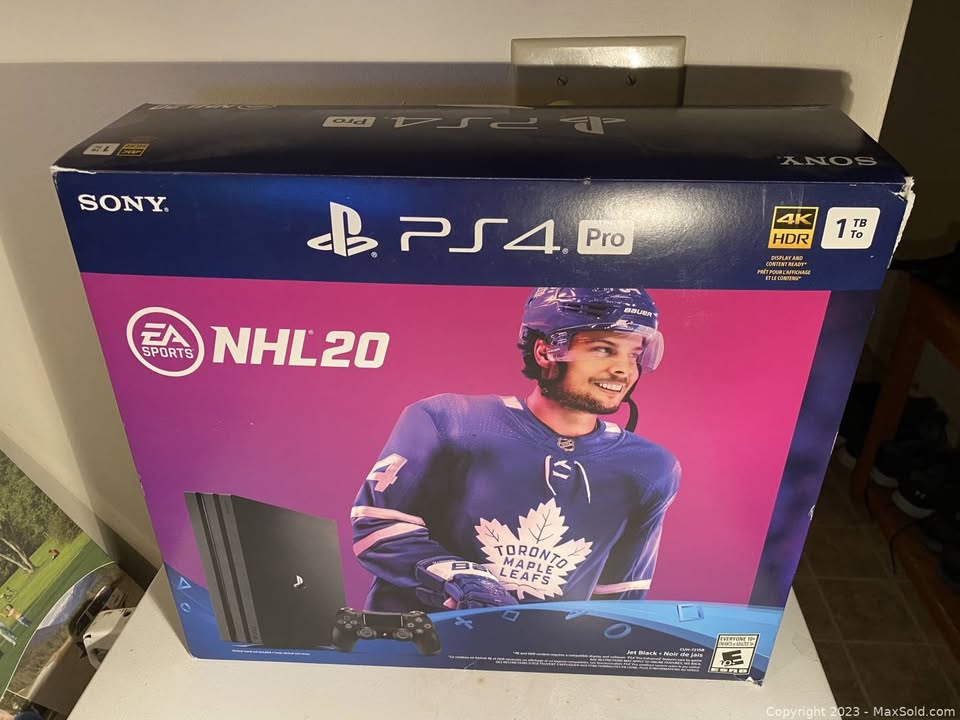 PS4 Pro 1Tb in Box with Controller
