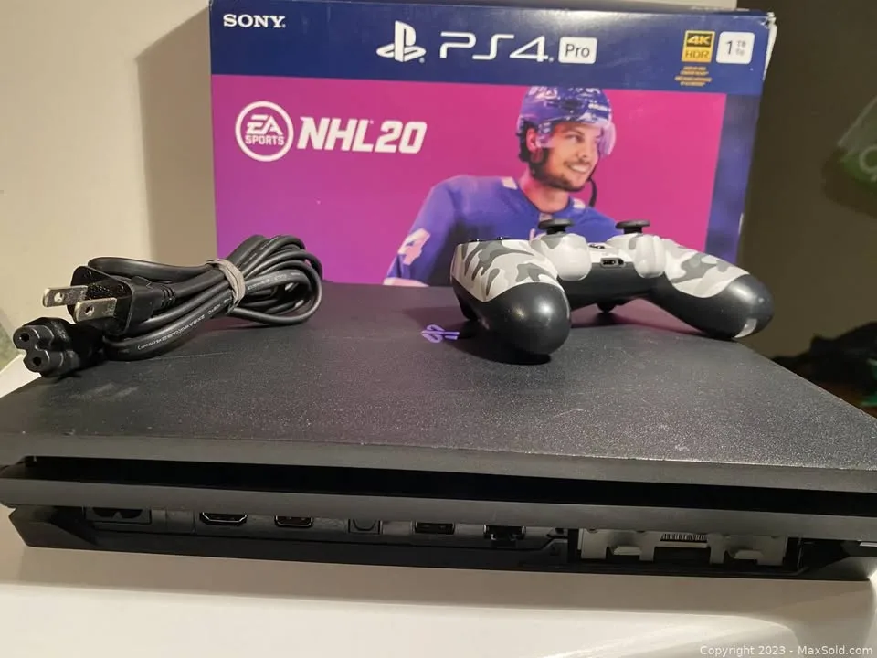 PS4 Pro 1Tb in Box with Controller image indicator(3)