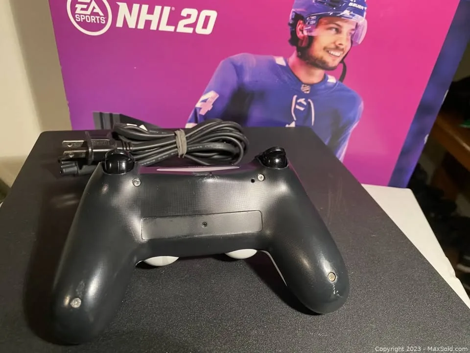 PS4 Pro 1Tb in Box with Controller image indicator(4)