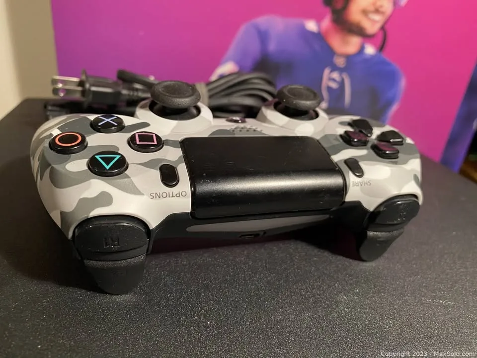 PS4 Pro 1Tb in Box with Controller image indicator(6)