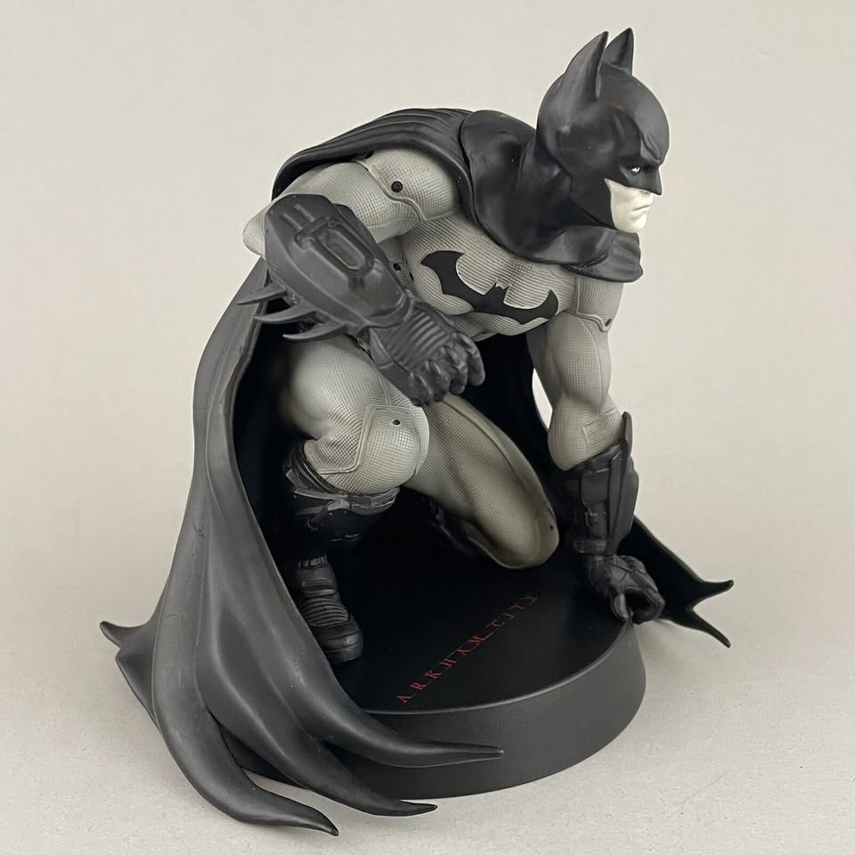 Statue from Batman Arkham City Collector's Edition - photo 3