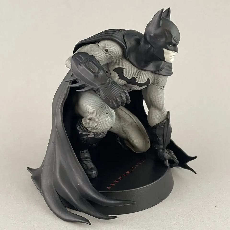 Statue from Batman Arkham City Collector's Edition image indicator(3)