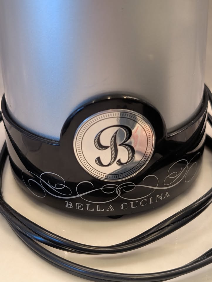 Bella Cucina Blender with six cups, four lids, two blades - photo 2