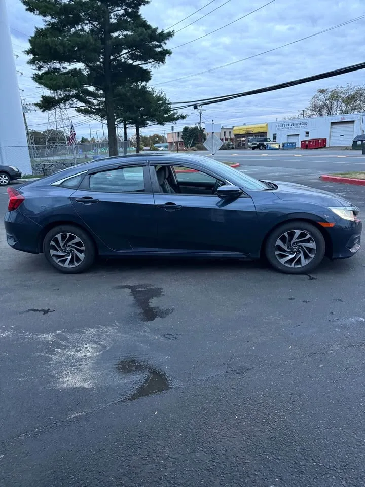 2018 Honda Civic · EX Sedan 4D image indicator(2)