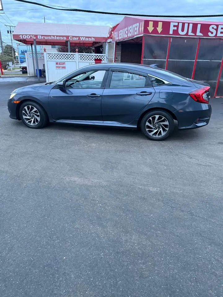 2018 Honda Civic · EX Sedan 4D image indicator(3)