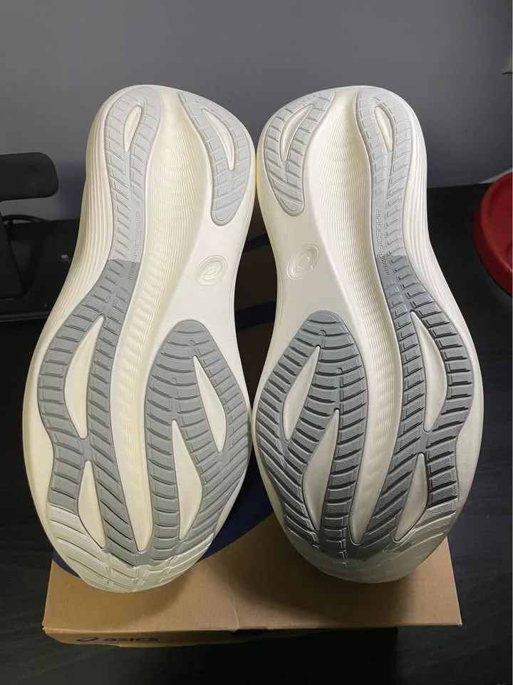 Men’s Asics Gel-Nimbus 27 Black / Lake Grey (US 9, Euro 42.5) image indicator(8)