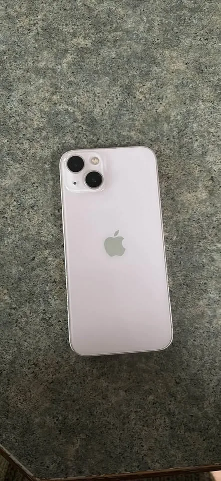 Pink Iphone13 image indicator(2)