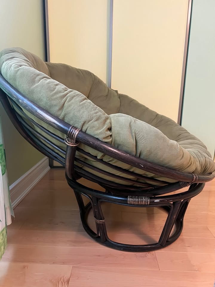 Oversized Papasan Chair with Green Cushion - photo 2